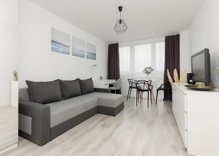 Warsaw Centre Saski Garden Apartment By Noclegi Renters
