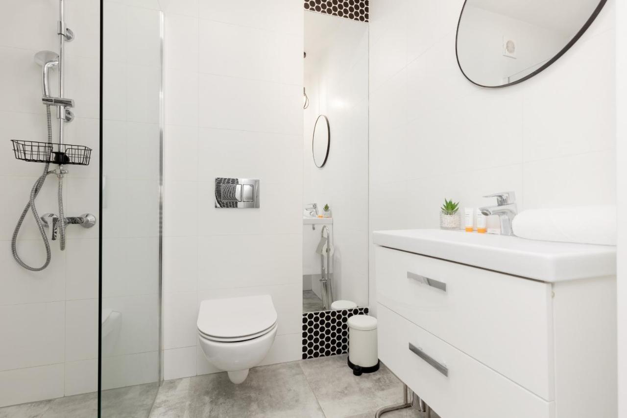 Centre Saski Garden By Renters Apartment